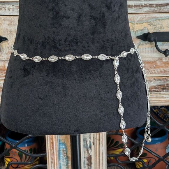 Elegant Oval Rhinestone, Silver Tone Chain Belt, 60\
